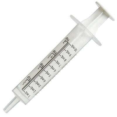 An oral syringe used for aquariums
