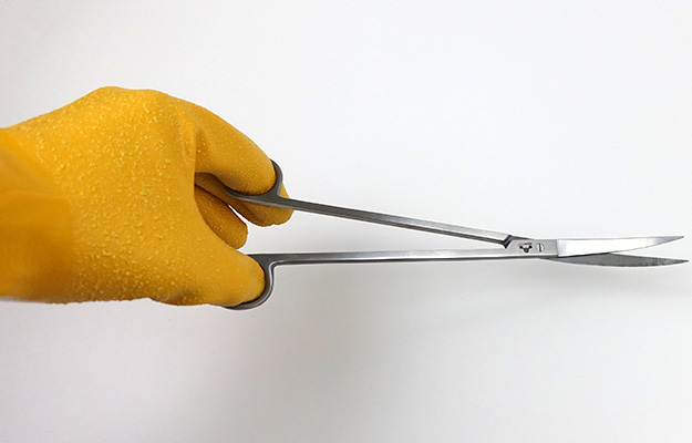 Long shoulder-length aquarium glove using aquascaping scissors