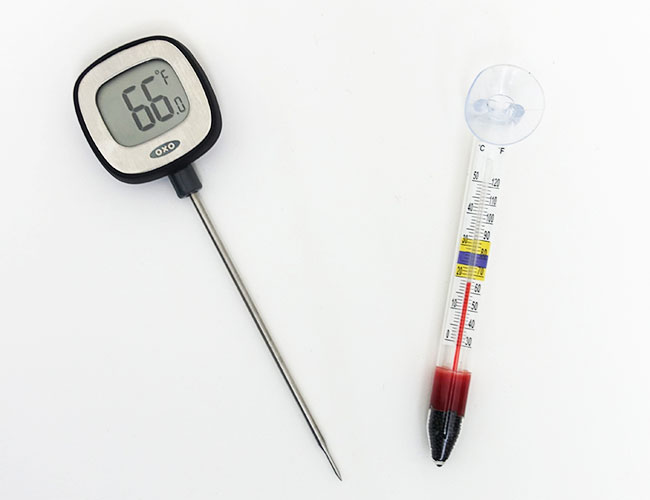 Comparing an analog thermometer to a digital thermometer for aquarium use