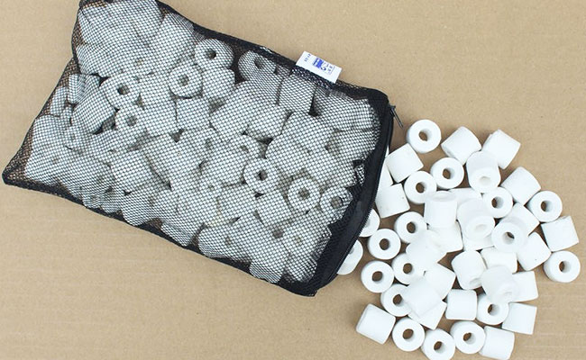 Ceramic rings in nylon mesh filter media bag