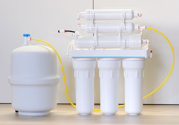 A domestic reverse osmosis system for purifying water