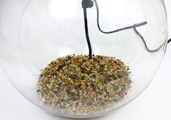 Hydor Slim fish bowl heater covered by gravel substrate